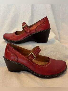 Hush Puppies Red Leather Mary Jane Wedges 8 Comfort Retro Teacher Dark Academia